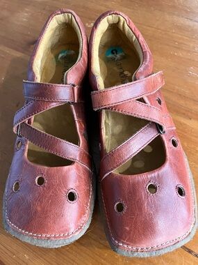 Groundhog Shoes Leather Mary Jane Shoes in Reddish-Brown